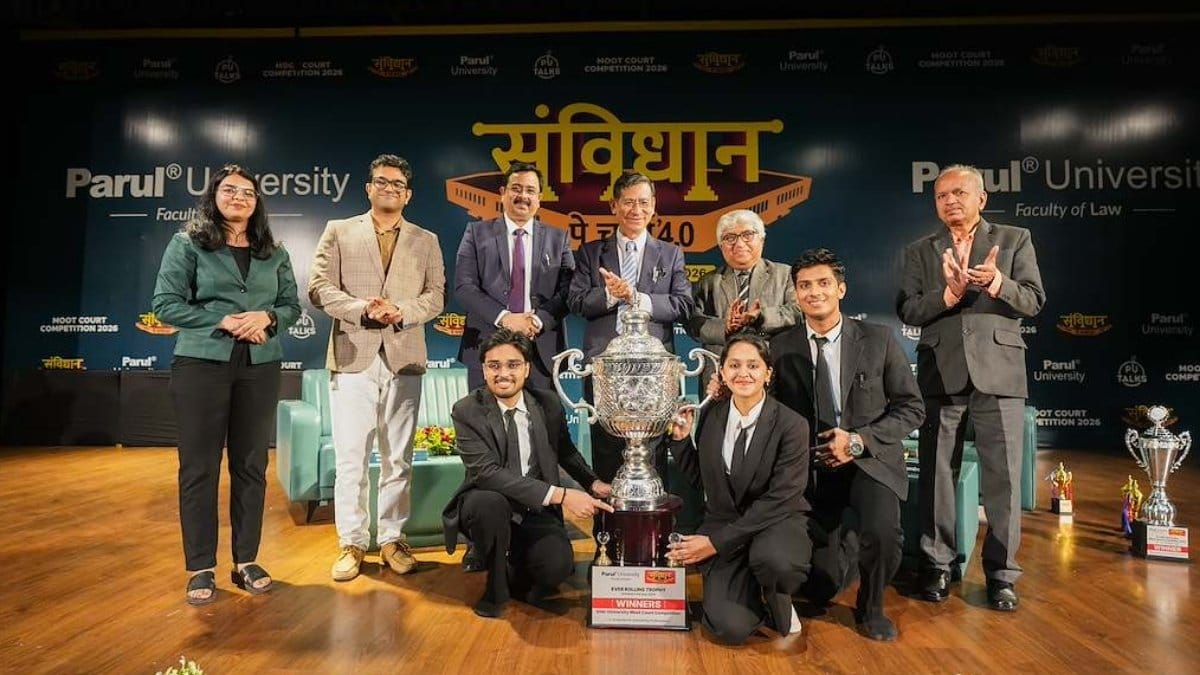 संविधान पे चर्चा 4.0 में पारुल विश्वविद्यालय में विधिज्ञों ने संविधान पर की परिचर्चा