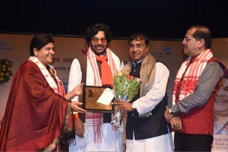 Actor Ashutosh Rana, Culture Minister Usha Thakur honored