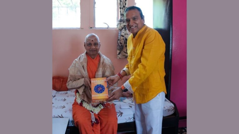 Dr. Dinesh Shahra Presents ‘Sanatan Living’ Book Series in Dialogue with Swami Govind Dev Giri Maharaj at Rishikesh